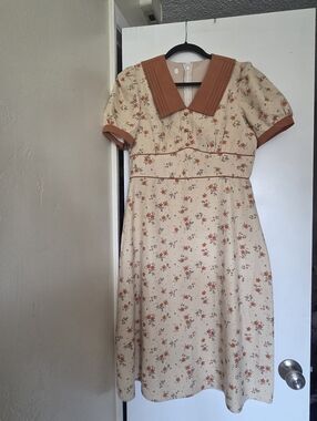 Retro Chic Vintage Look Cream Floral Midi Dress with Rust Trim